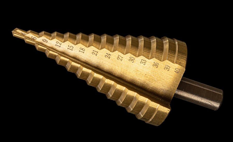 stegborr i hårdmetall denna typ av borr gör att man själv kan bestämma diametern exempelvis så klarar det på bilden 4-40 mm och lämpar sig bra till plåt och liknande