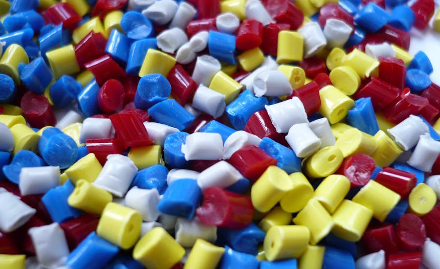 plastpellets eller plast granulat används vid formsprutning av plast