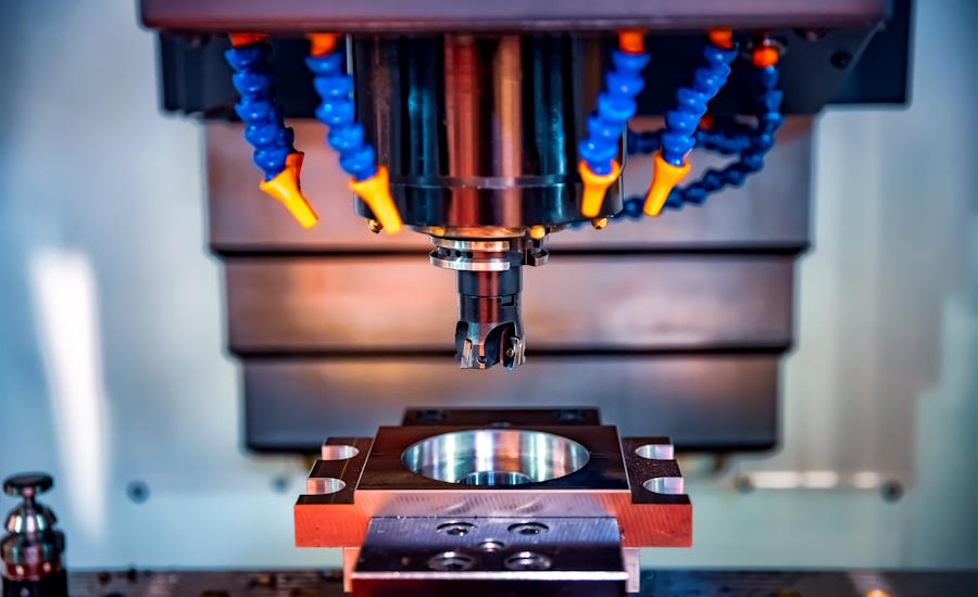 CNC-bearbetning med vändskär till denna fräs vattenkylning är ofta standard varav materialet och verktyget inte tar skada